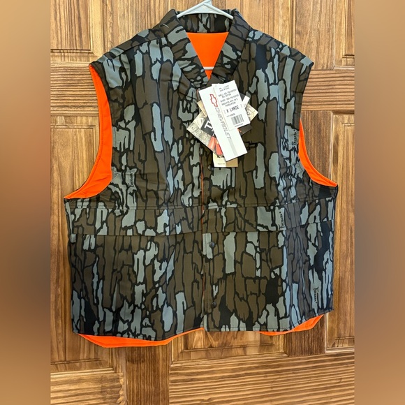 Vintage Chevy- Rebark camo reversible vest, NWT, Made in USA